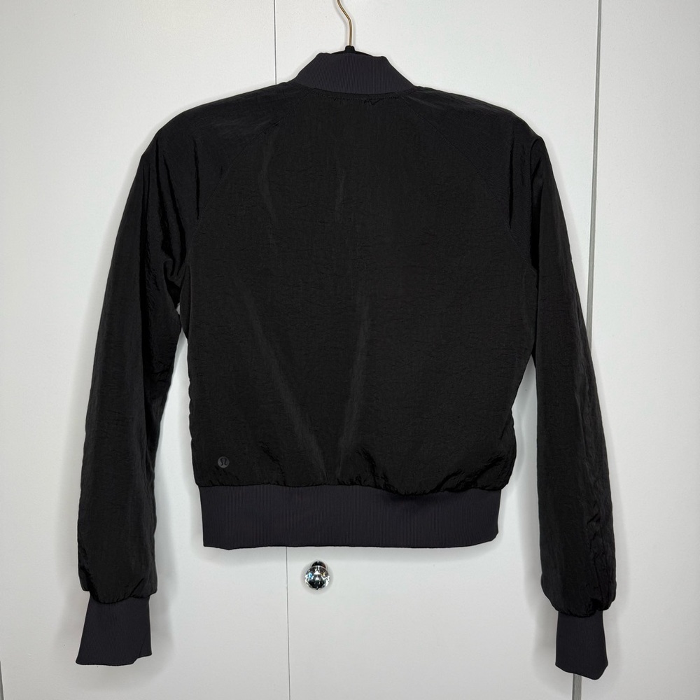 Lululemon Women's Non Stop Reversible Black Bomber Jacket Size 4 - Picture 3 of 12